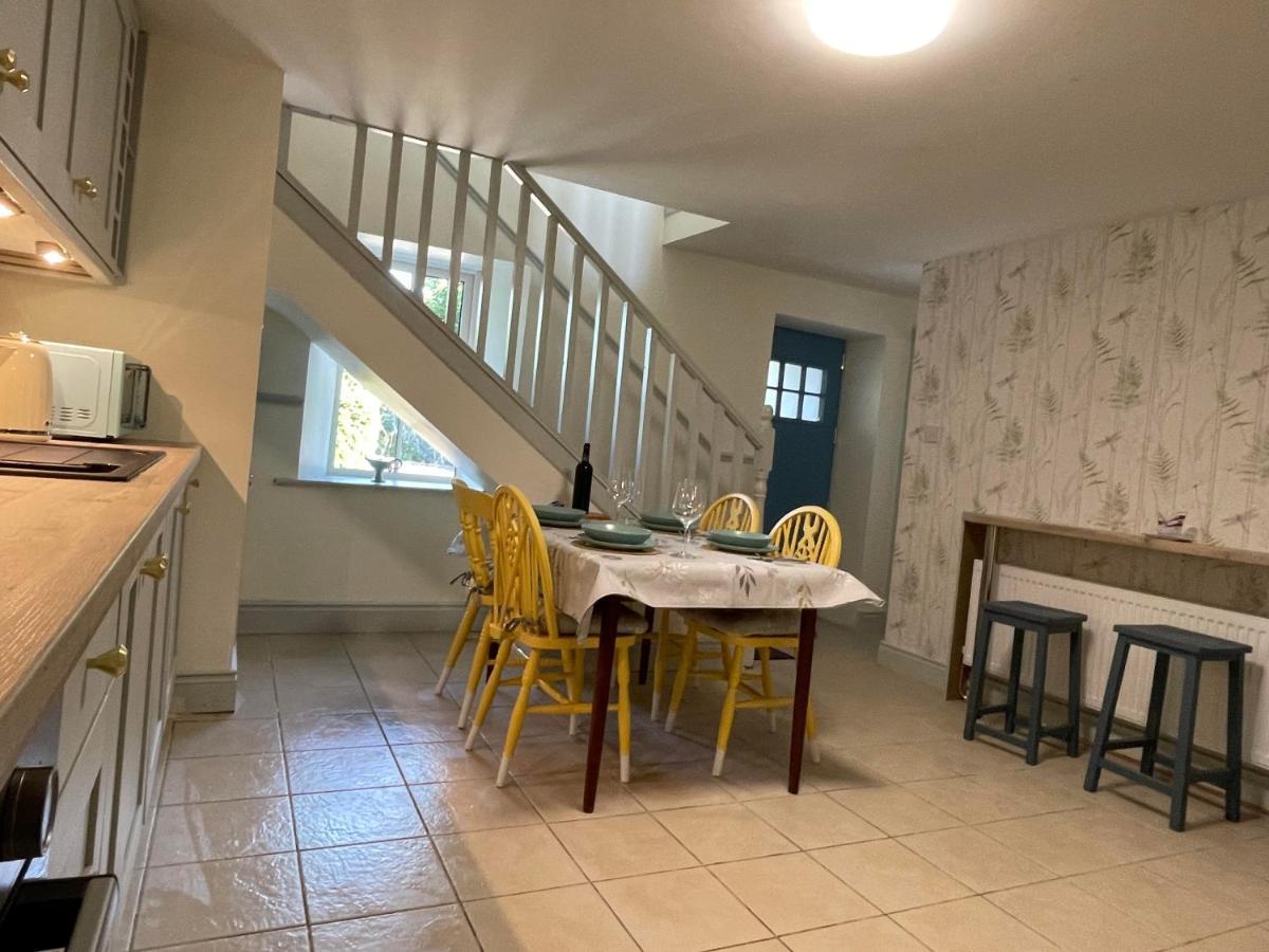 Mai'S Cottage Suite - Charming Holiday Rental 킬말록 외부 사진